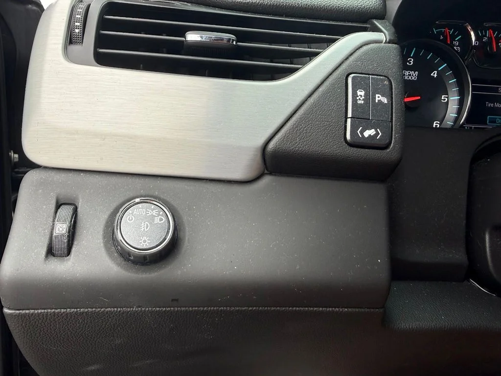 Used 2017 Silver GMC SLE image 16