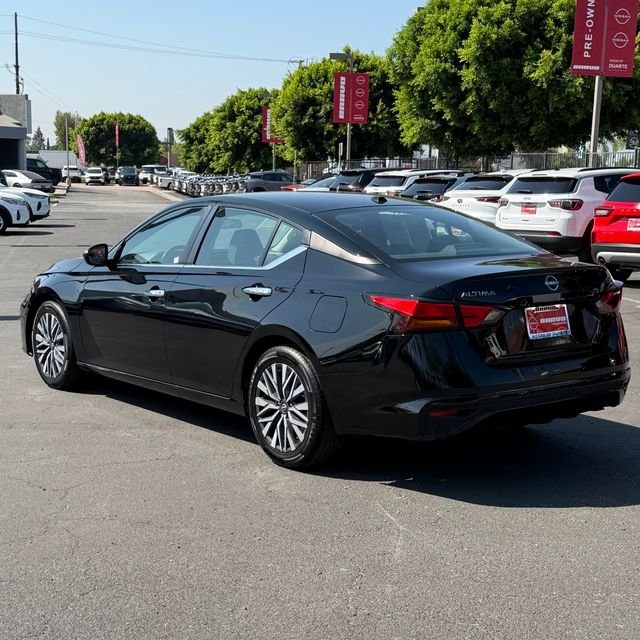 Used 2024 Black Nissan 2.5 SV image 5