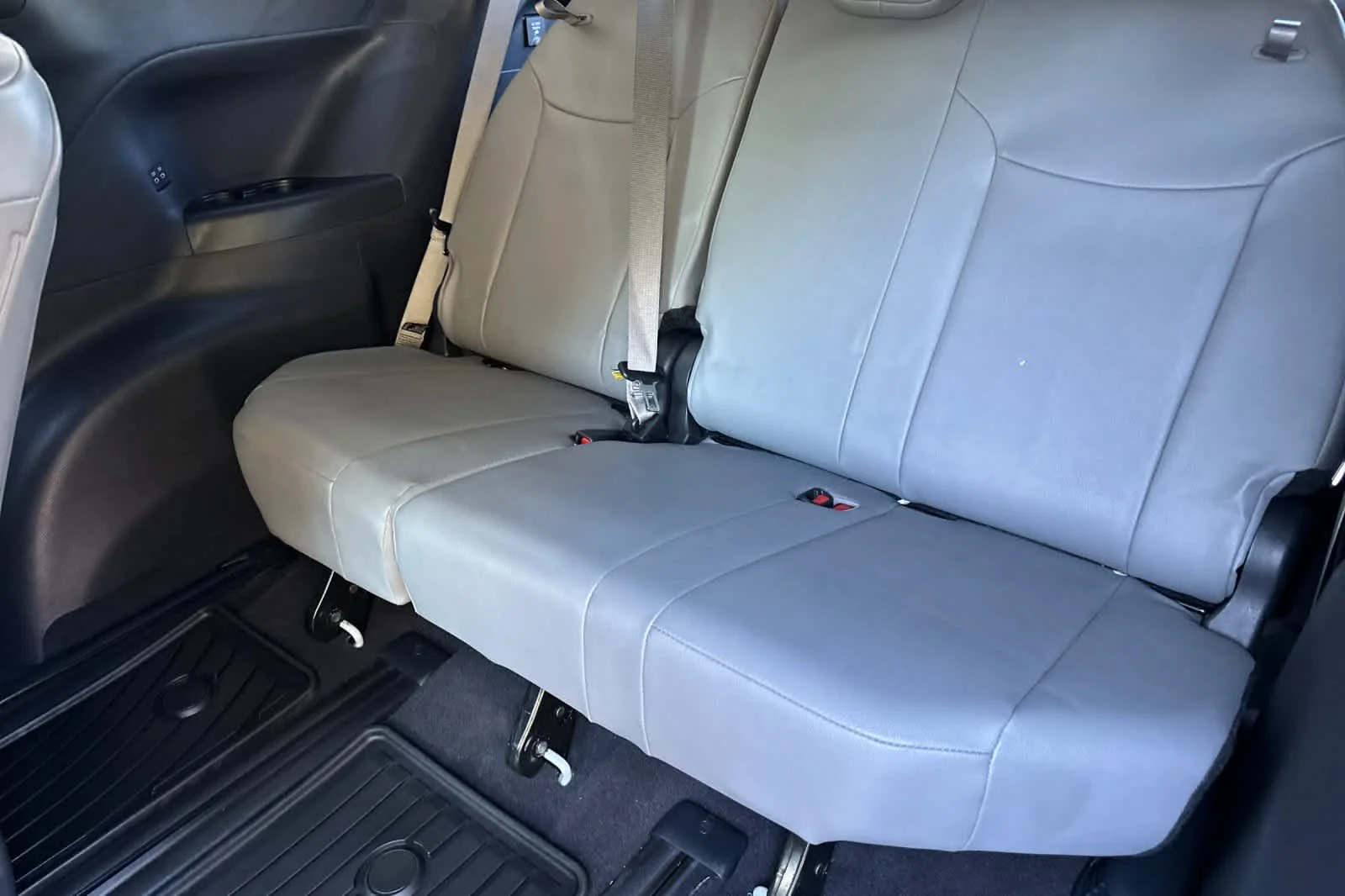 Certified Used 2025 Wind Chill Pearl Toyota XLE image 15