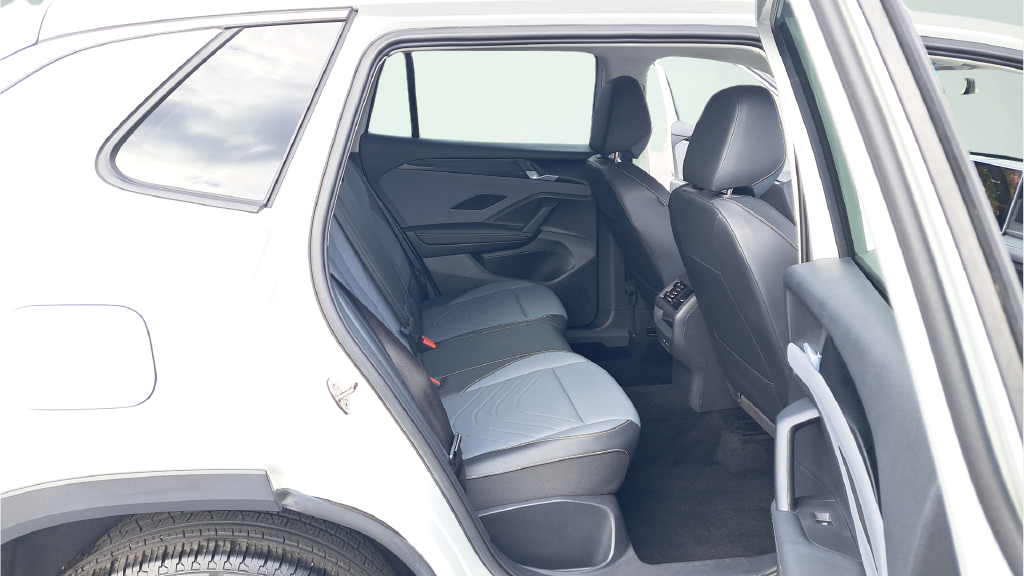Used 2026 White Volkswagen SE image 14