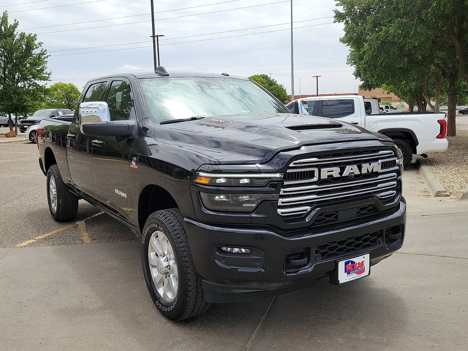 New 2026 PXJ Diamond Bla Ram LARAMIE CREW CAB 4X4 6