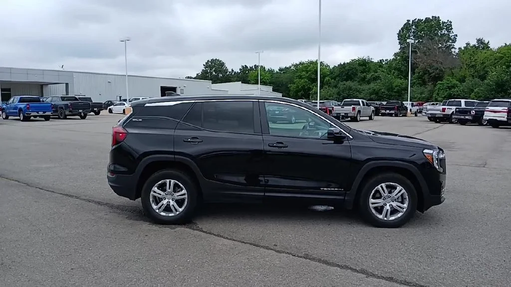 Used 2024 Black GMC SLE image 9