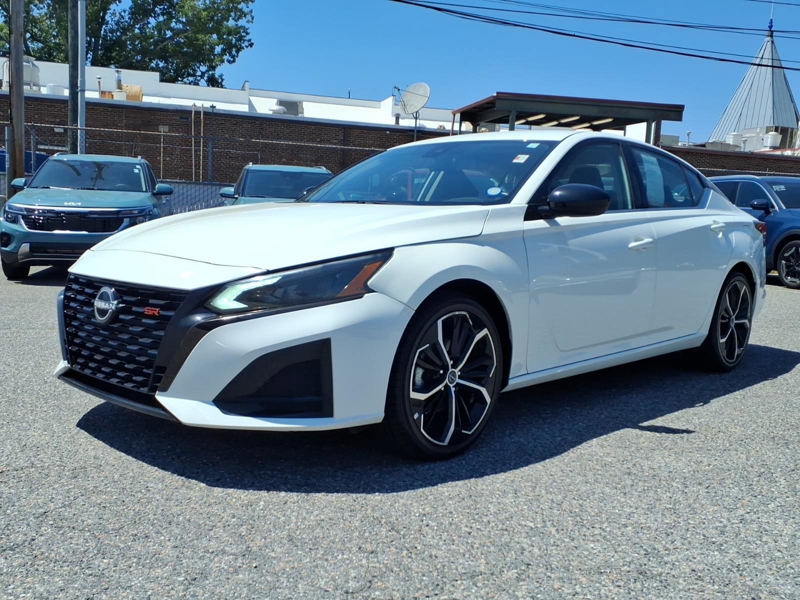 Used 2024 Glacier White Nissan 2.5 SR image 19