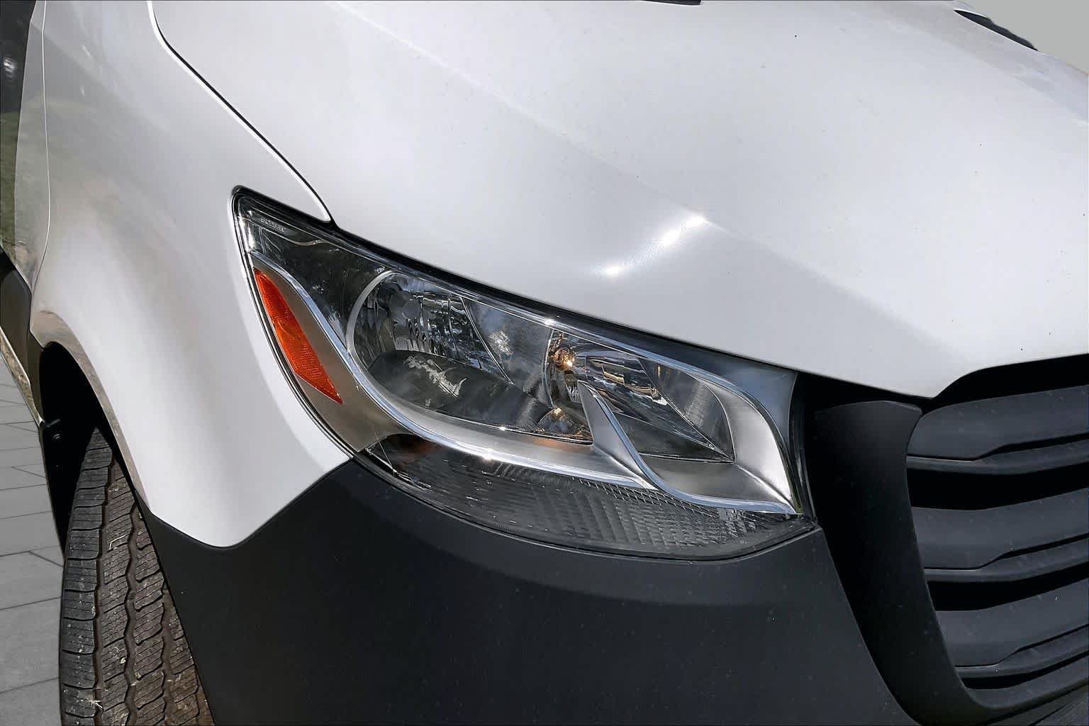 Used 2025 Arctic White Mercedes-Benz  image 24