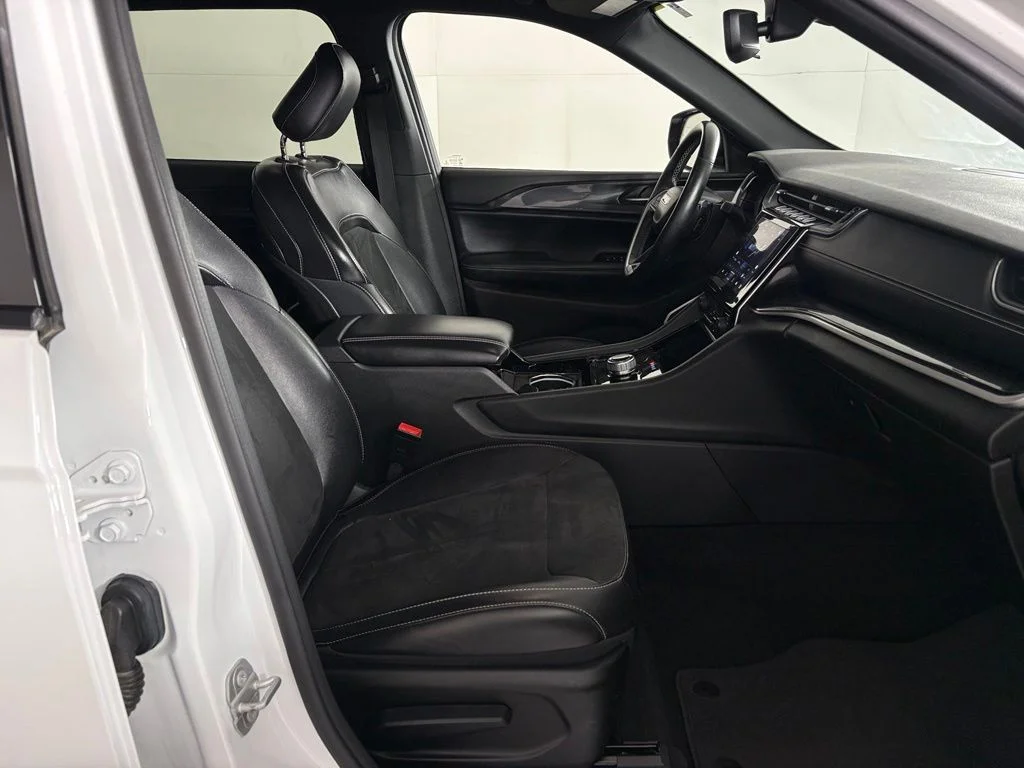 Used 2022 Bright White Clearcoat Jeep Altitude image 40
