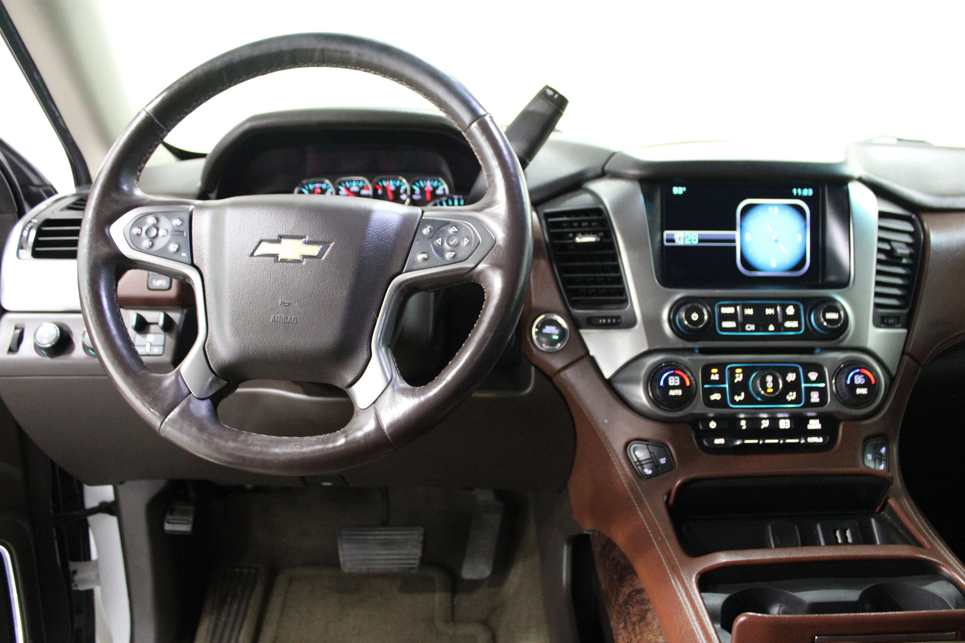 Used 2015 Chevrolet Tahoe LTZ with VIN 1GNSKCKC8FR692418 for sale in Wichita, KS