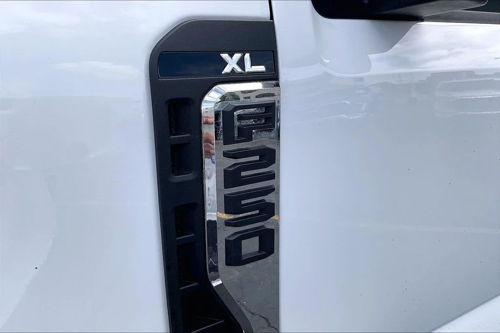 Used 2023 White Ford XL image 31