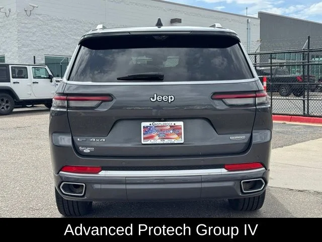 Used 2023 Gray Jeep Summit image 4
