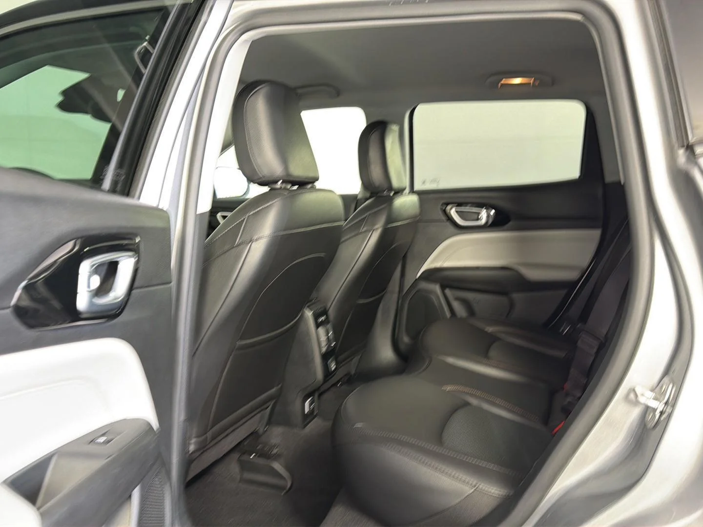 Used 2022 Billet Silver Metallic Clearcoat Jeep Limited image 21