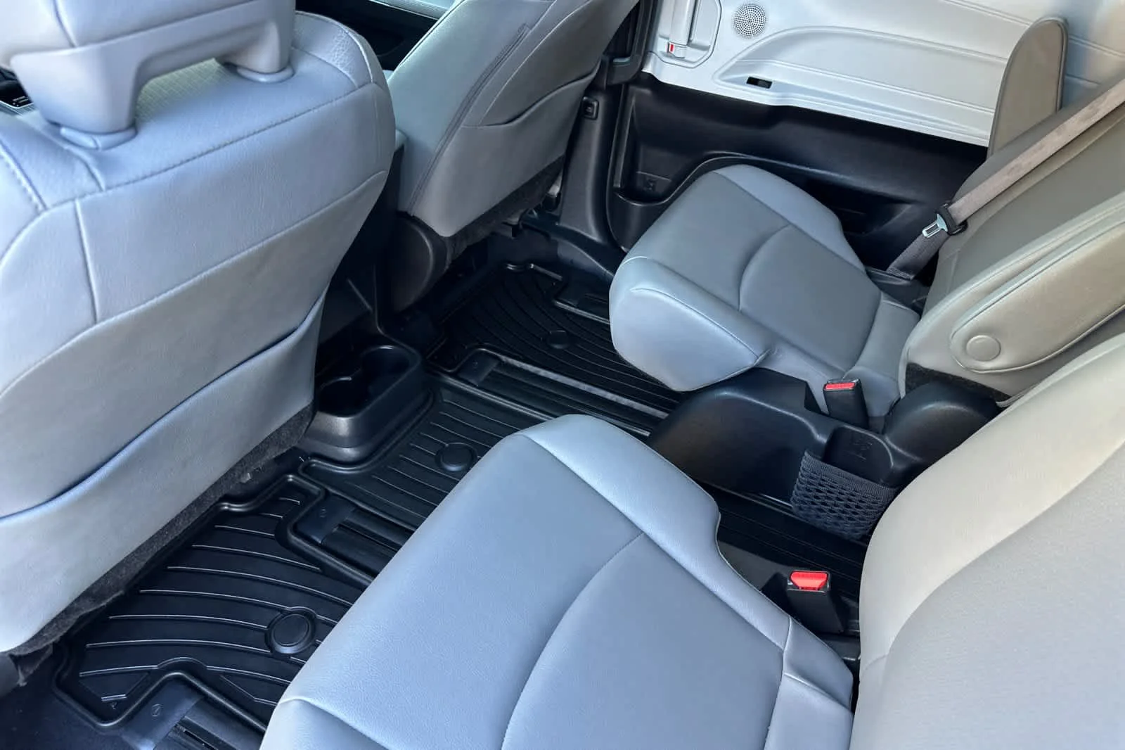 Certified Used 2025 Wind Chill Pearl Toyota XLE image 4