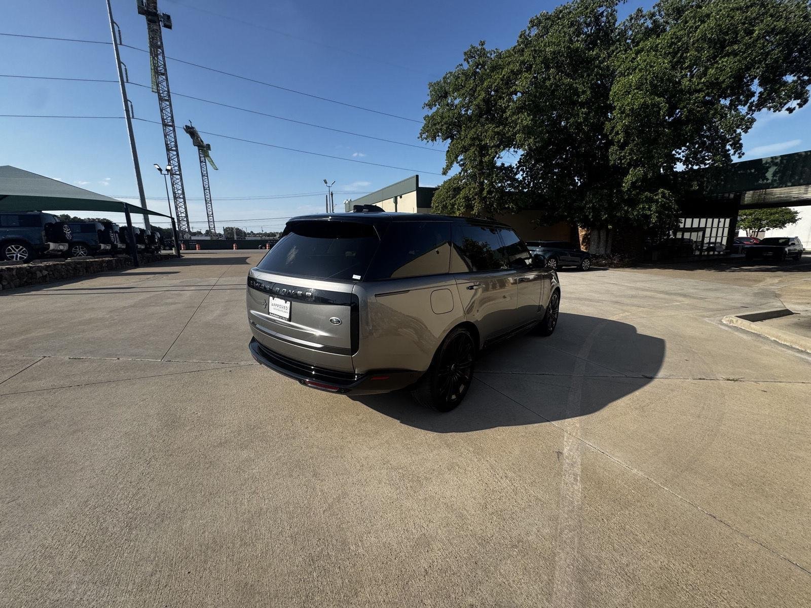 Used 2023 Silicon Silver Premium Metallic Land Rover SE image 6
