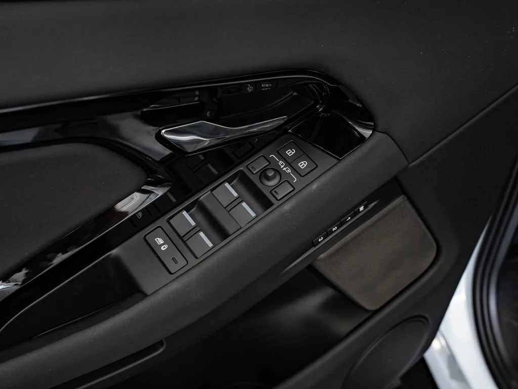 New 2026 Fuji White Land Rover Dynamic image 26