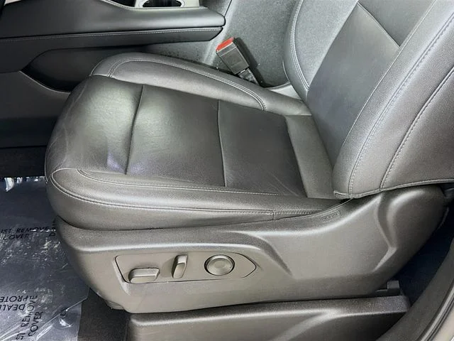 Used 2022 Gray Chevrolet Z71 image 20
