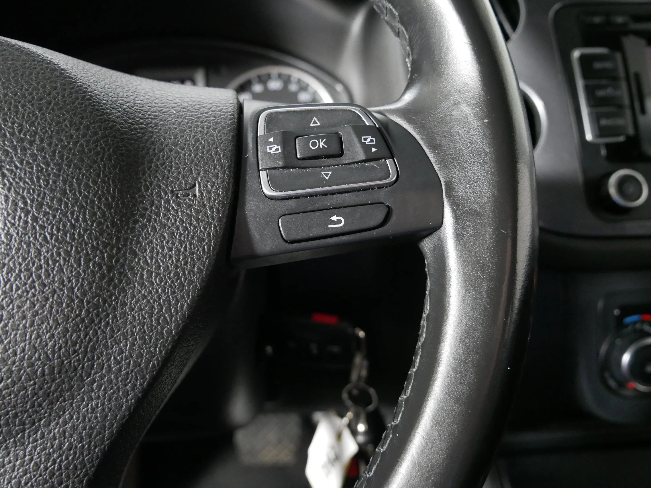 Used 2012 Pepper Gray Metallic Volkswagen S w/Sunroof image 28