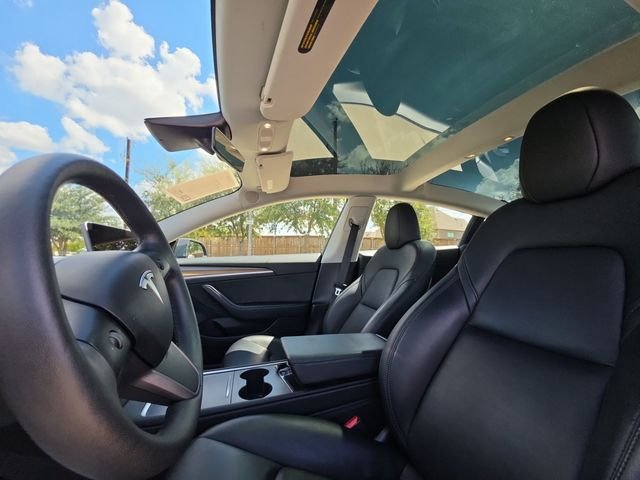Used 2023  Tesla Base image 7