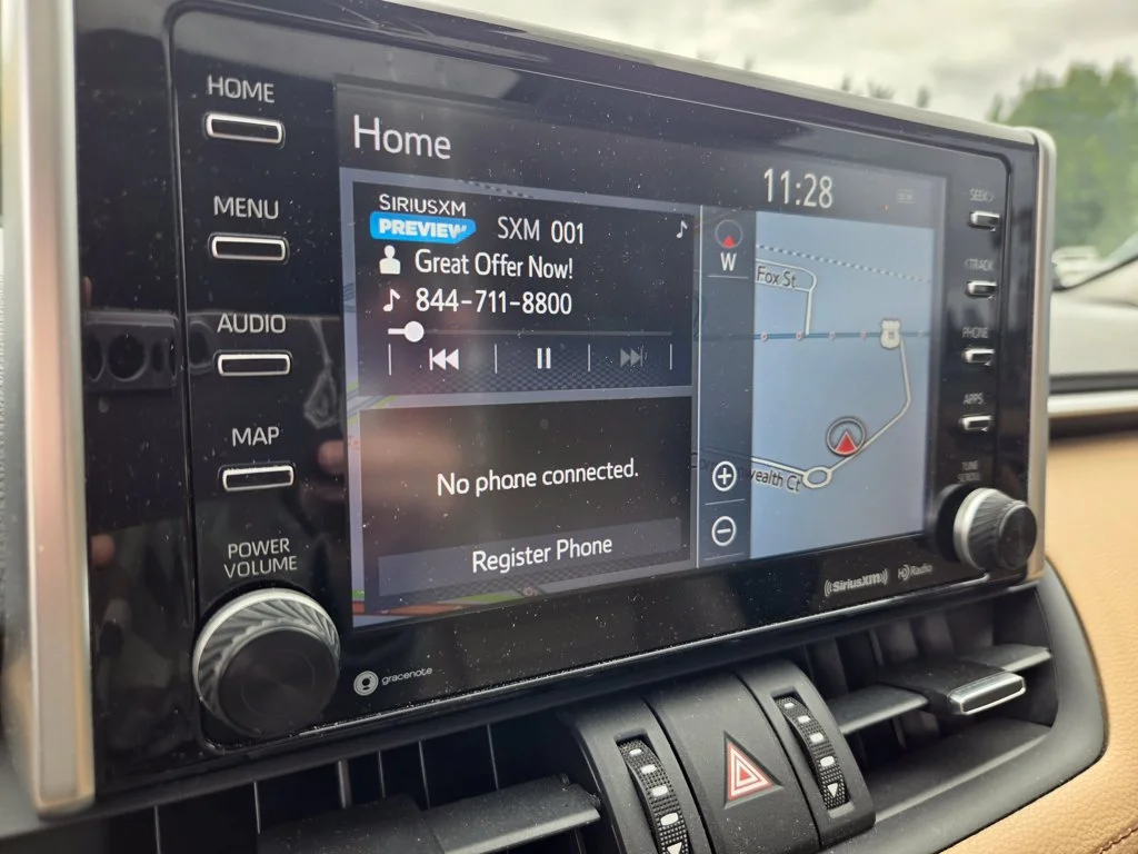 Used 2019  Toyota Limited image 18