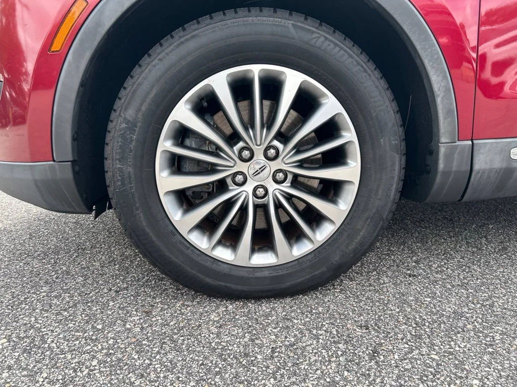 Used 2016 Red Lincoln Select image 11