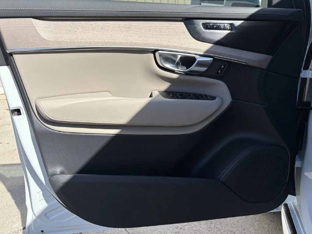 New 2026 Crystal White Volvo Plus image 10