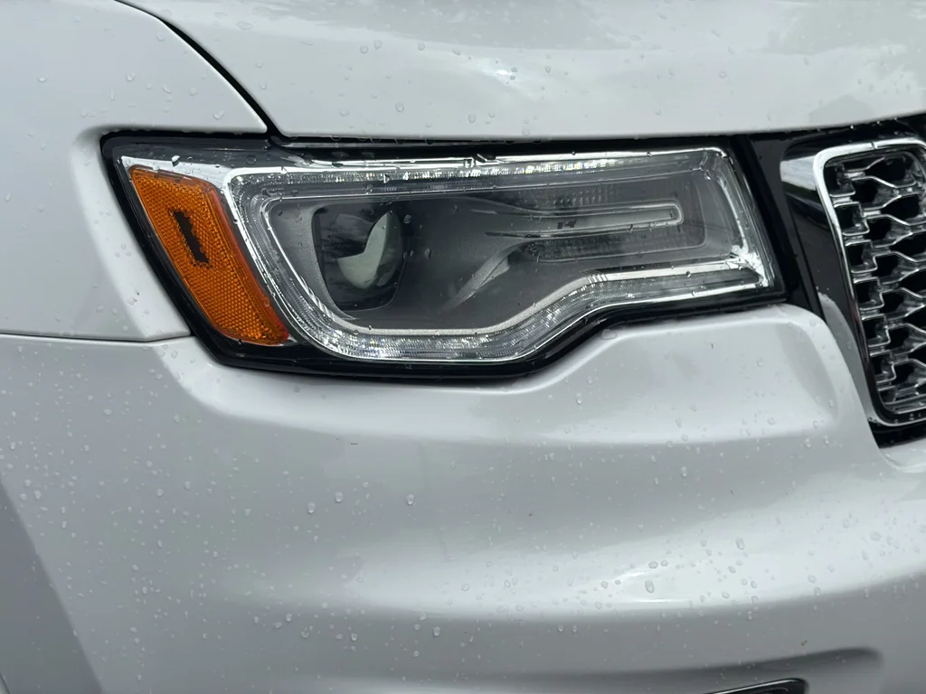 Used 2019 Off-white Jeep Overland image 25