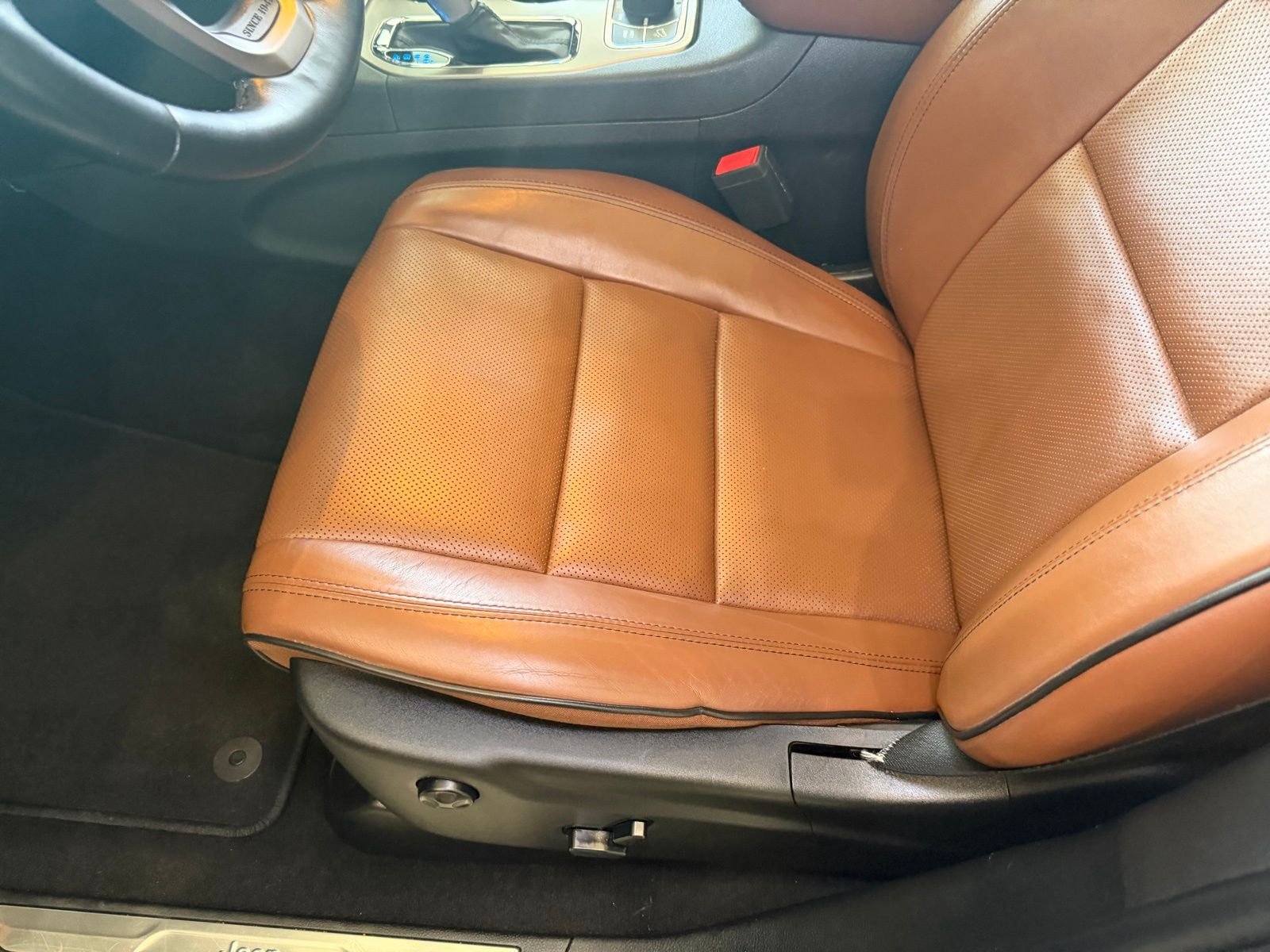 Used 2020 Off-white Jeep Overland image 33