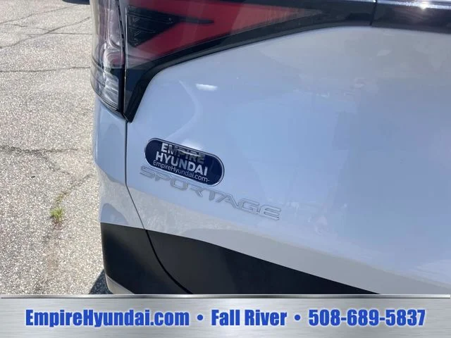 Used 2024 White Kia LX image 5