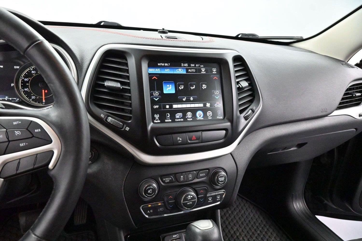 Used 2018 Diamond Black Crystal Pearlcoat Jeep Trailhawk image 17