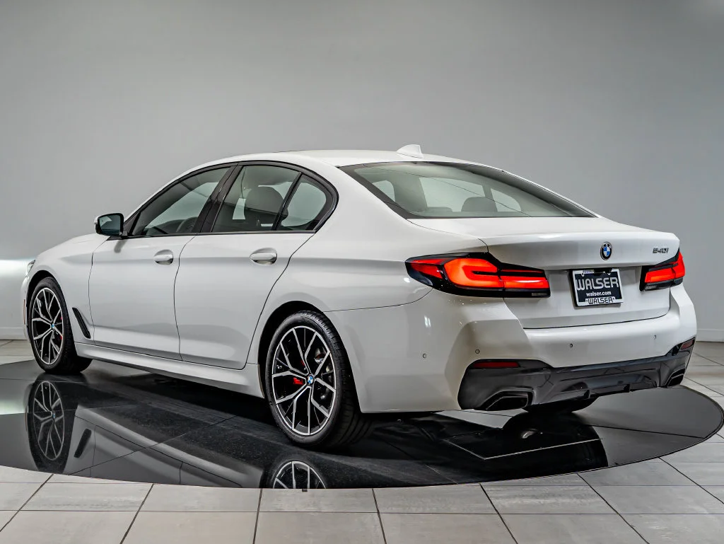 Used 2022 Alpine White BMW 540i image 7