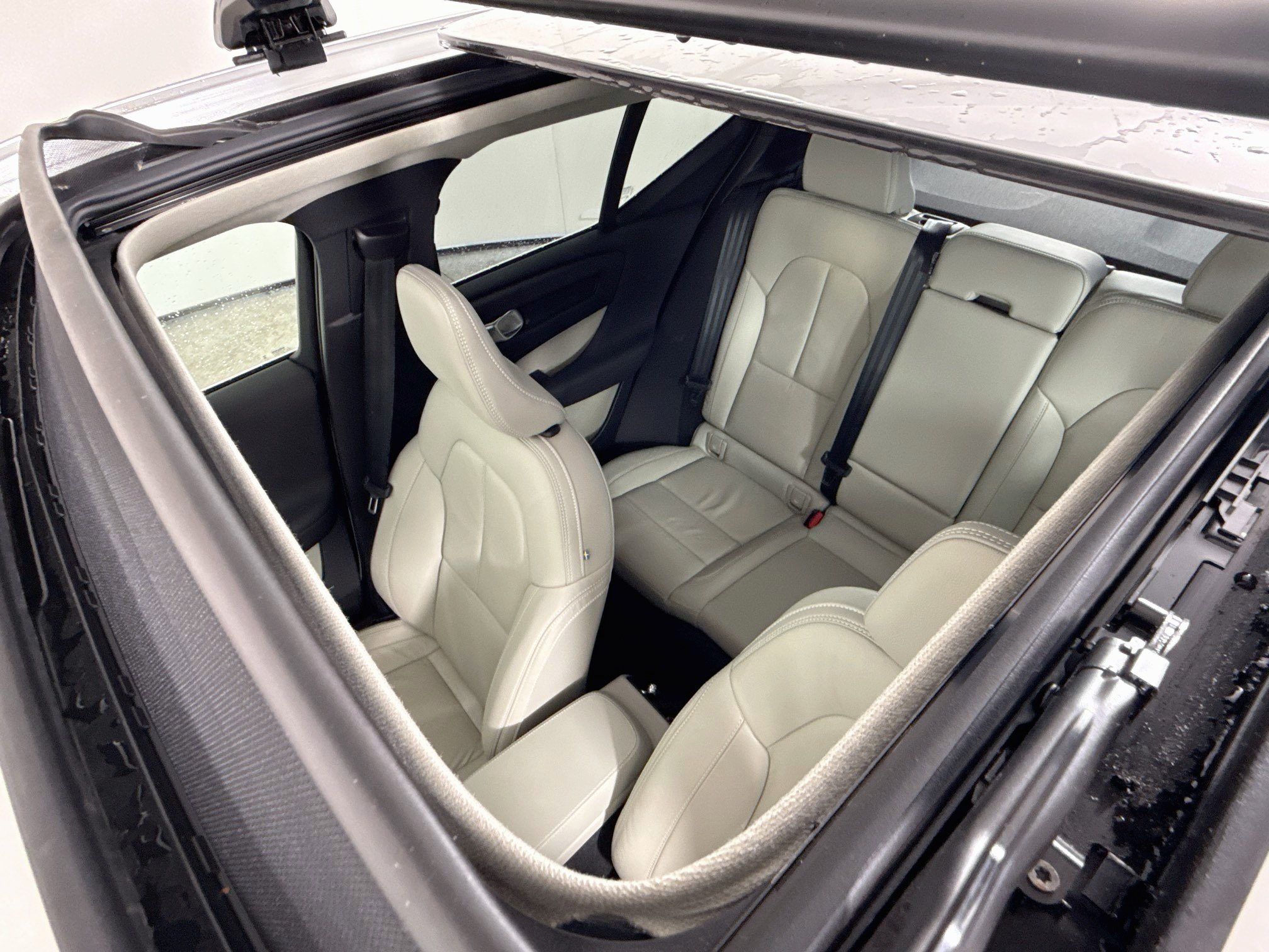Used 2023 Crystal White Metallic Volvo Plus Bright Theme image 22
