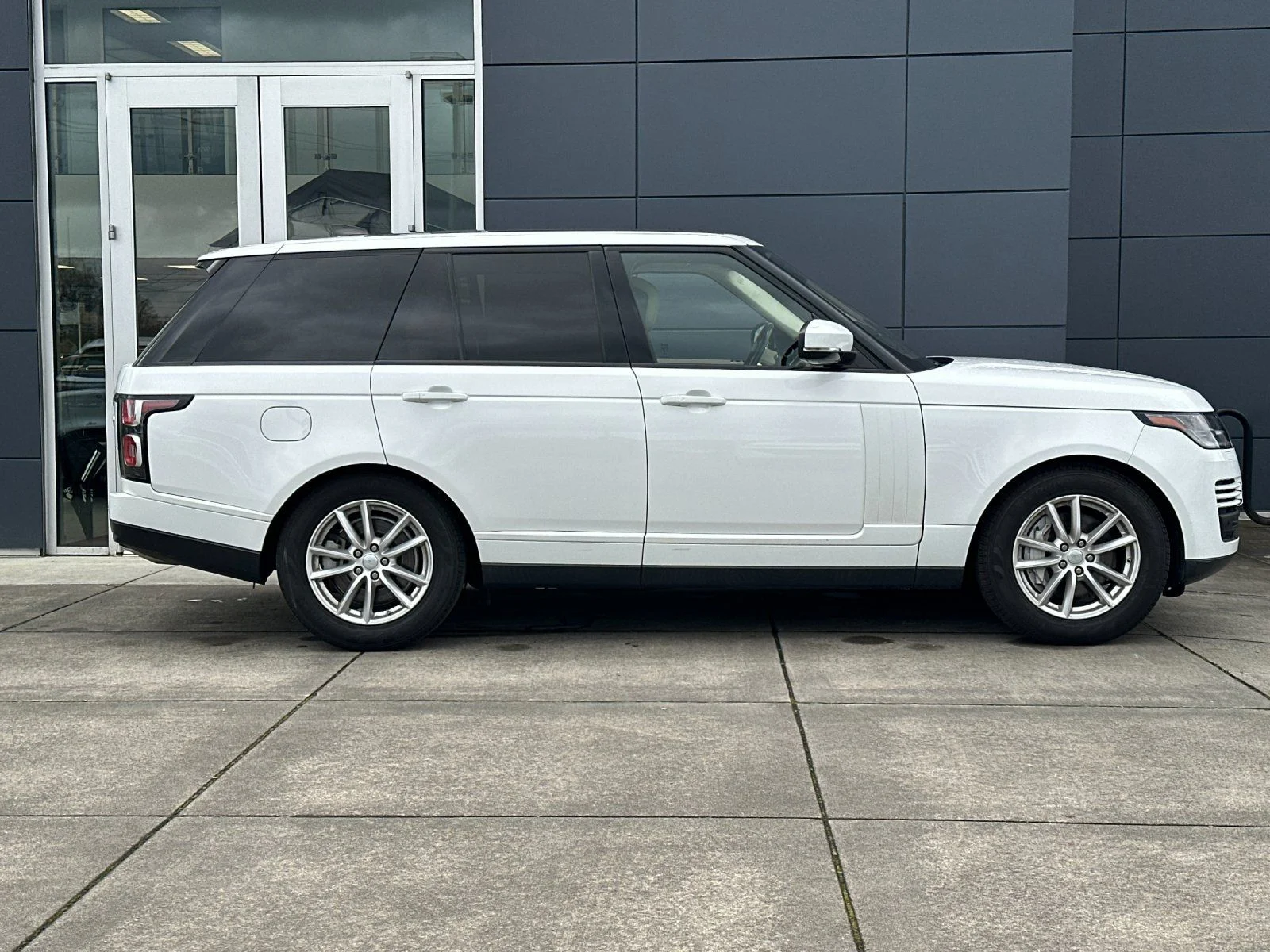 Used 2020 White Land Rover Base image 2