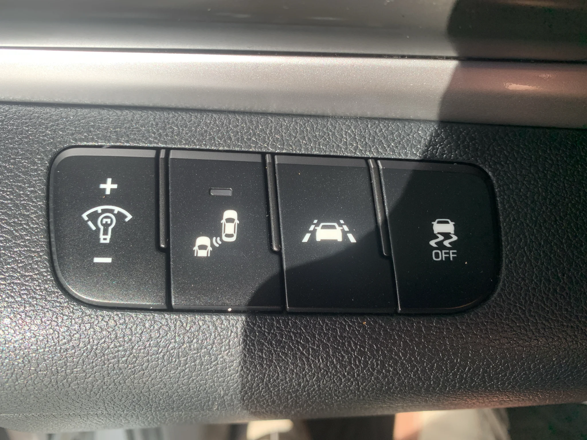 Used 2020  Hyundai SEL image 25
