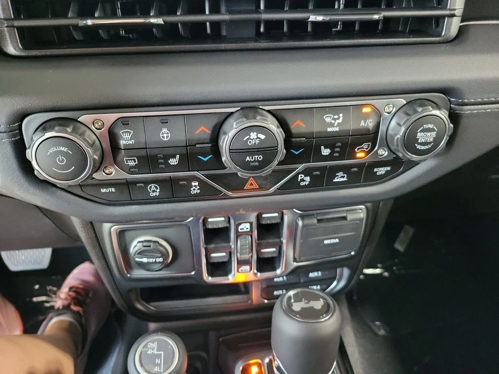 2025 Jeep Wrangler 4-Door Sahara - Photo 21