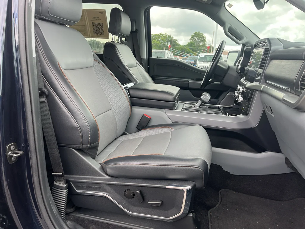 Used 2024 Antimatter Blue Metallic Ford LARIAT image 21