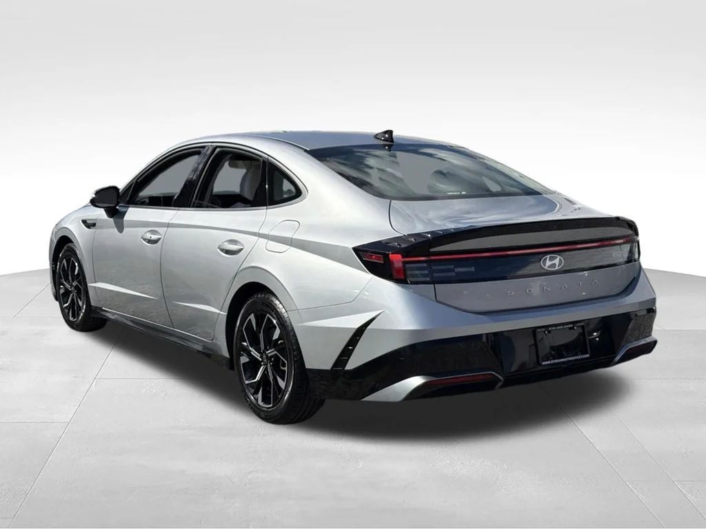 Used 2024 Silver Hyundai SEL image 8