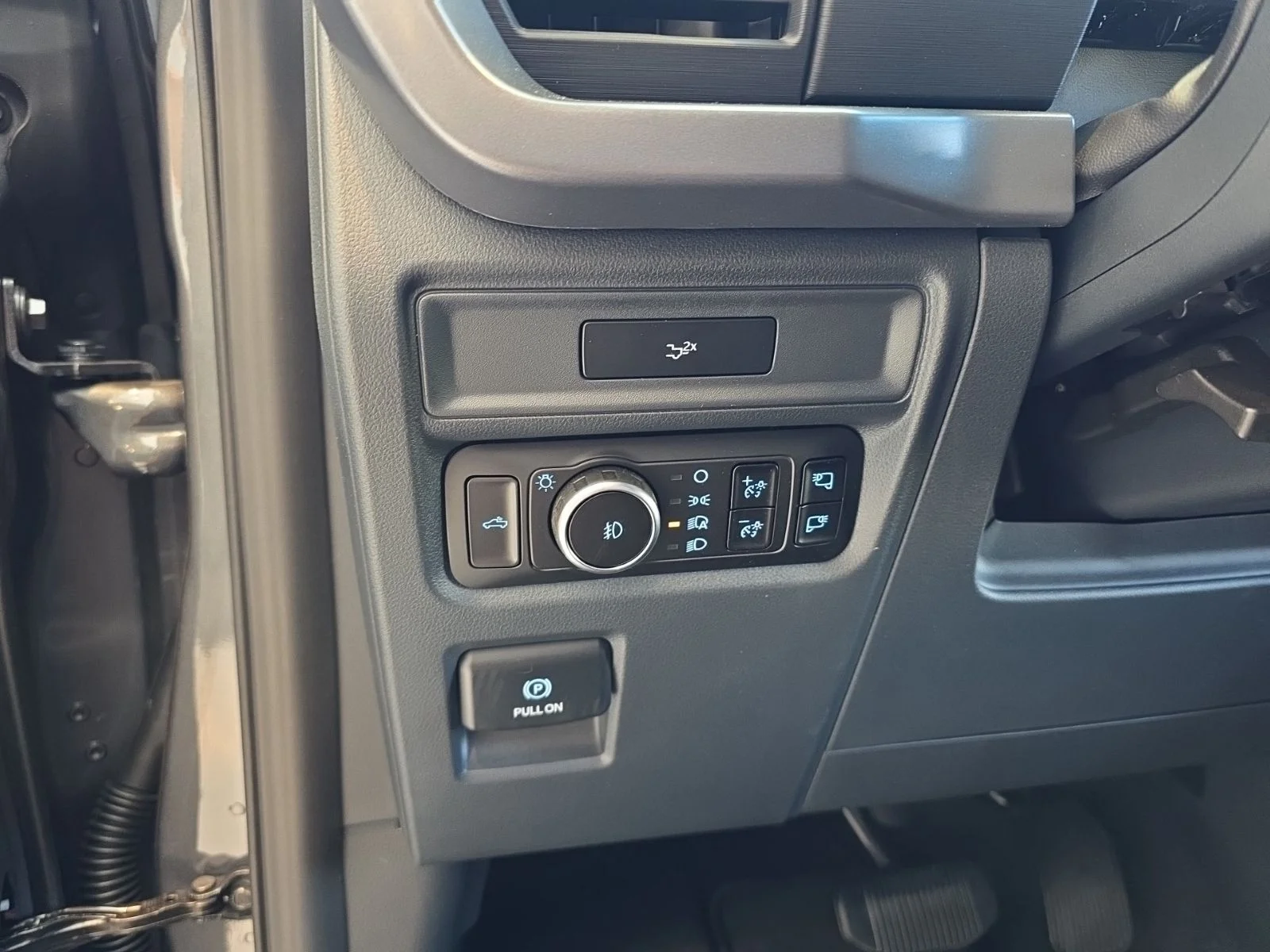 New 2026 Carbonized Gray Metallic Ford XLT image 6