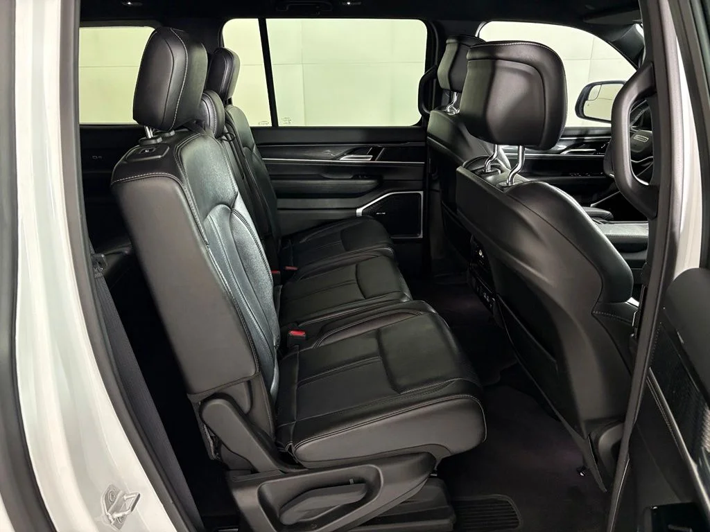 Used 2023 White Jeep Base image 40