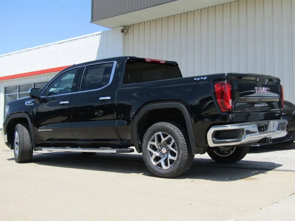 2026 GMC Sierra 1500 SLT - Photo 10