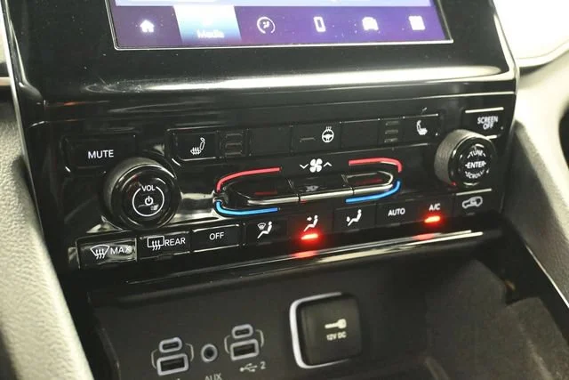 Used 2021 Velvet Red Pearlc Jeep Altitude image 18