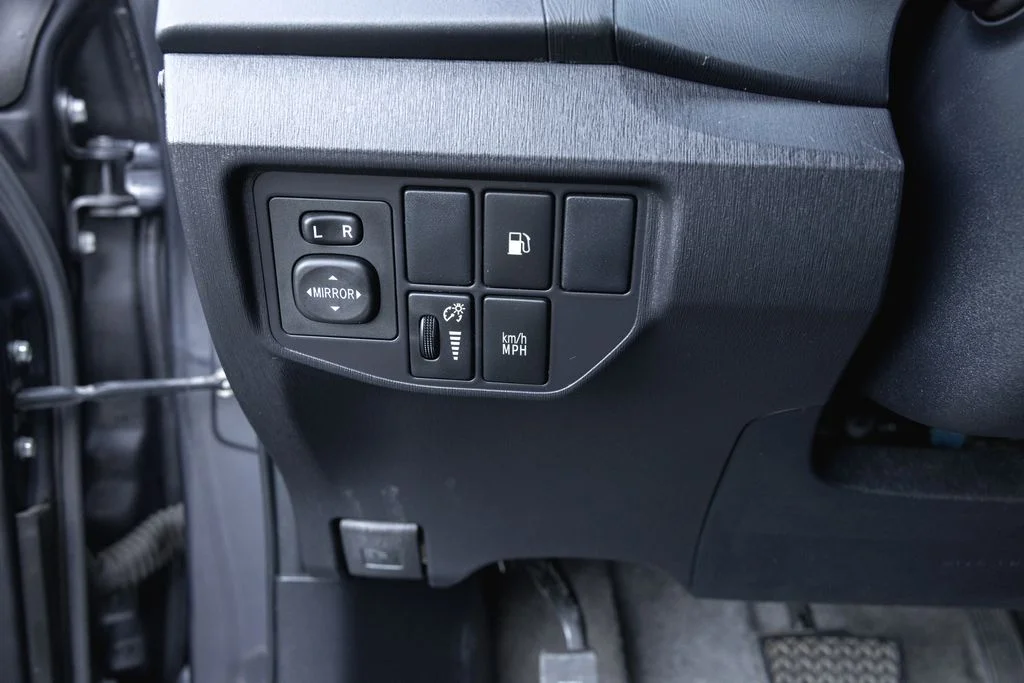 Used 2012 Winter Gray Metallic Toyota Base image 14