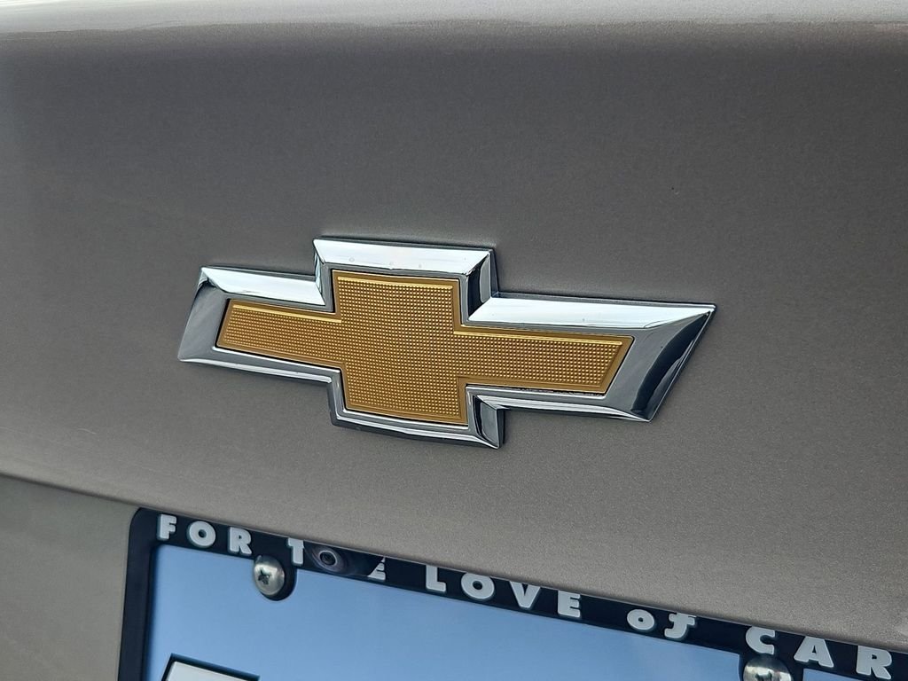 Used 2024 Mineral Gray Metallic Chevrolet LT image 25