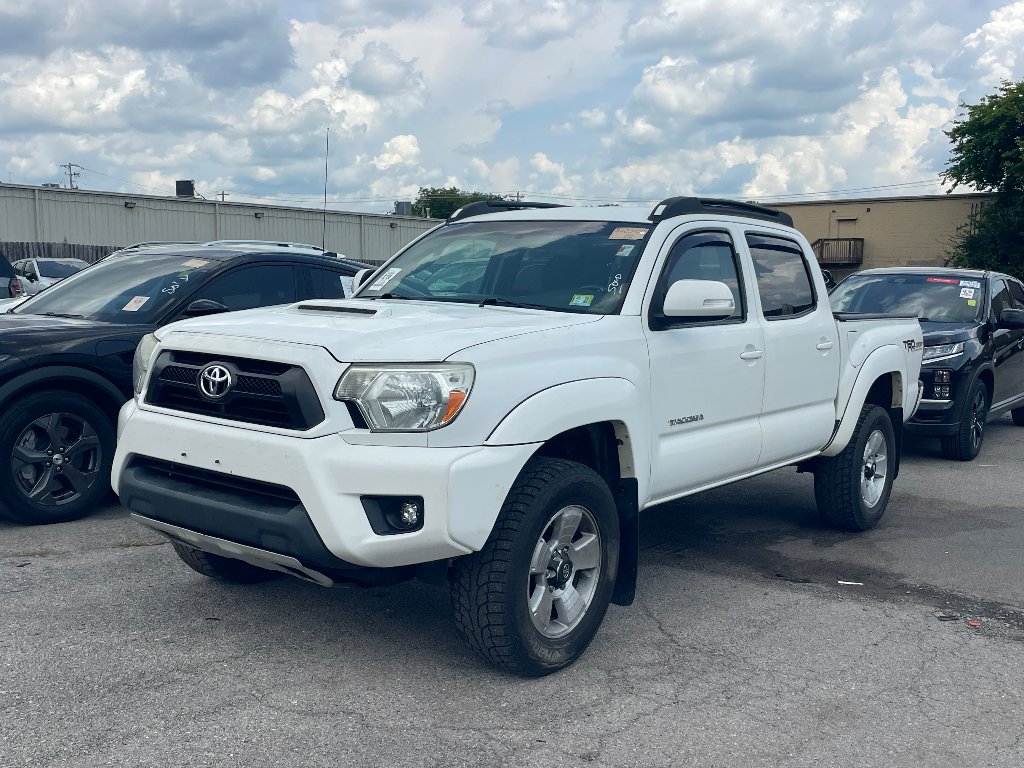 Used 2015 Super White Toyota Base V6 (A5) image 3