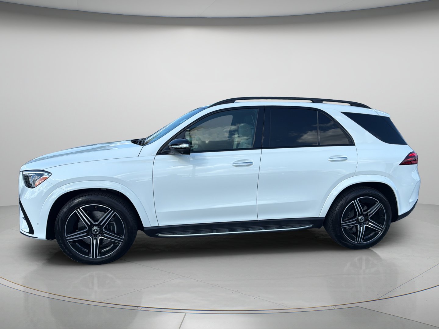Certified Used 2026 Polar White Mercedes-Benz GLE 450 image 2