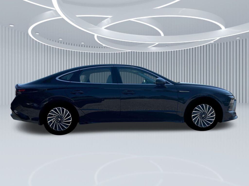 New 2025 Black Hyundai SEL image 28