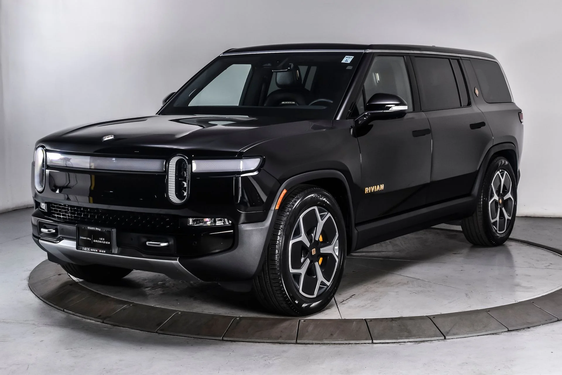 Used 2024 Rivian R1S Adventure with VIN 7PDSGABA4RN040302 for sale in Seattle, WA