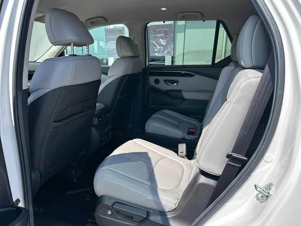 Used 2024 White Honda EX-L 7 Passenger image 19