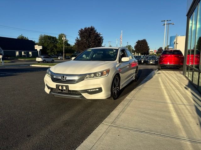 Used 2016 White Honda Sport image 6
