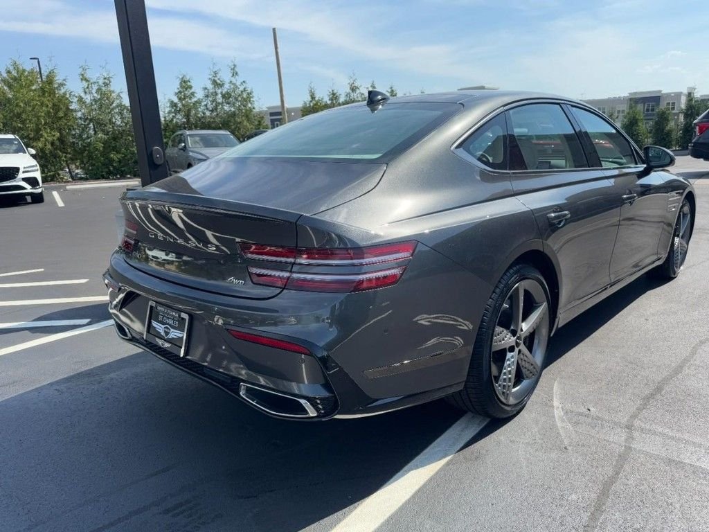 Used 2026 Makalu Gray Genesis 2.5T Sport Prestige image 3