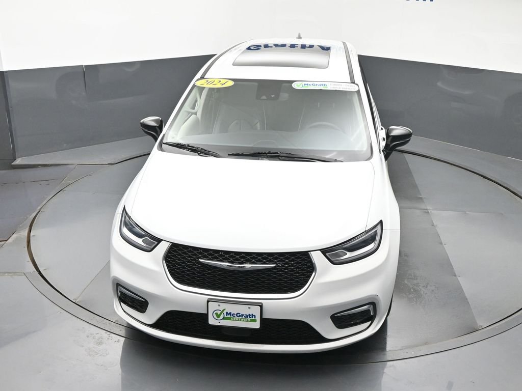 Used 2024 White Chrysler Limited image 27