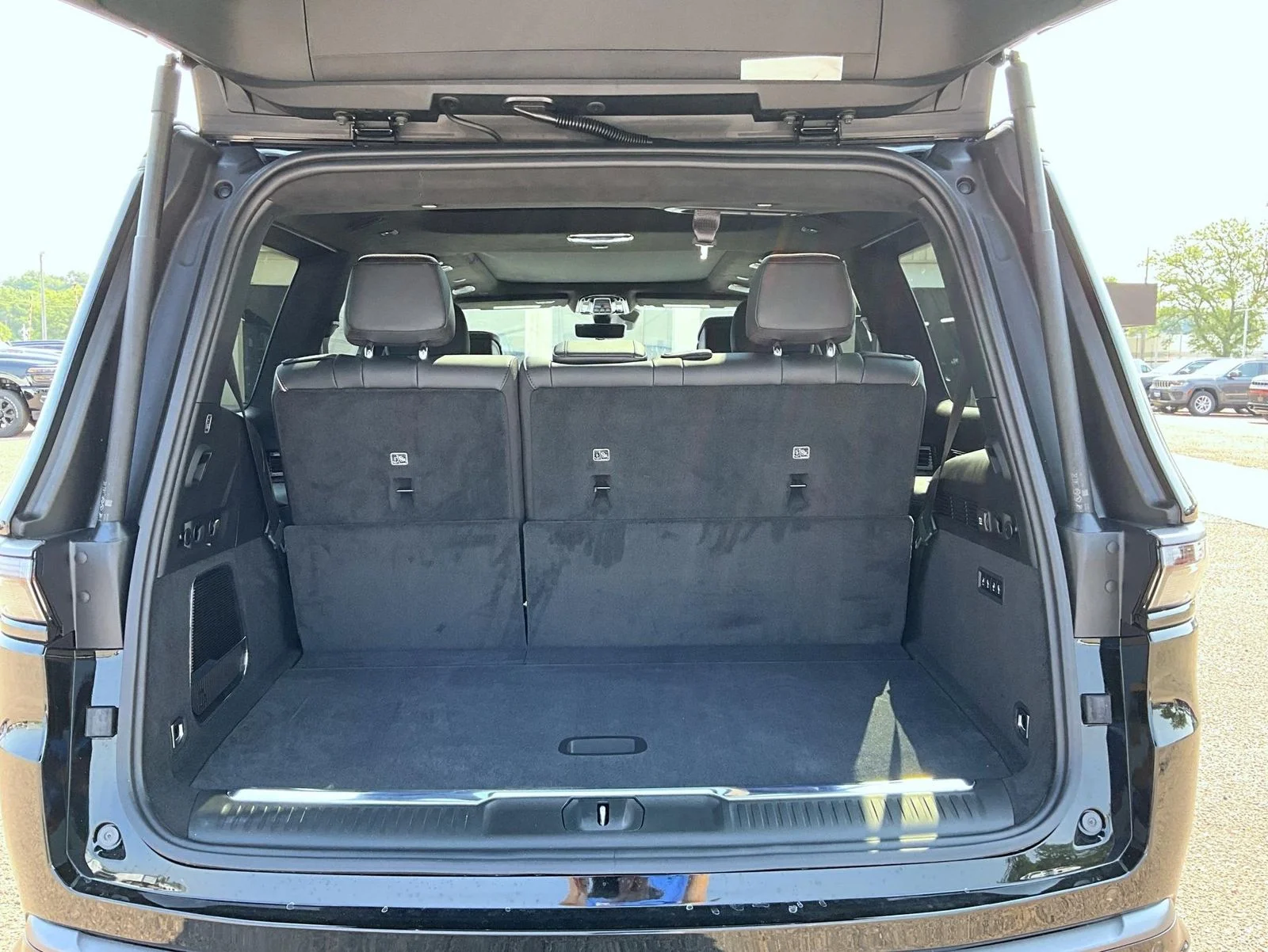 New 2026 Black Jeep Summit Reserve image 9