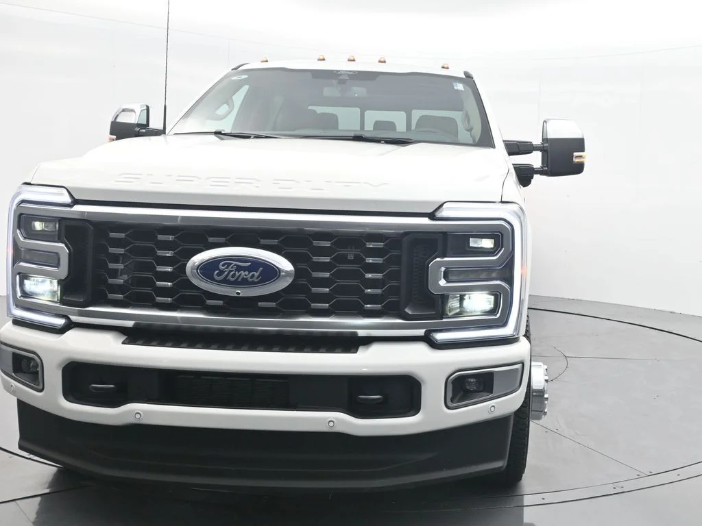 New 2026 Star White Metallic Tri-Coat Ford F-350® Platinum® image 2