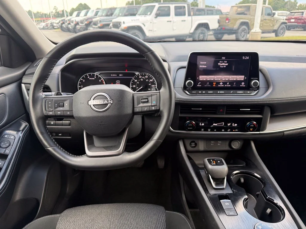 Used 2025 Gray Nissan SV image 10